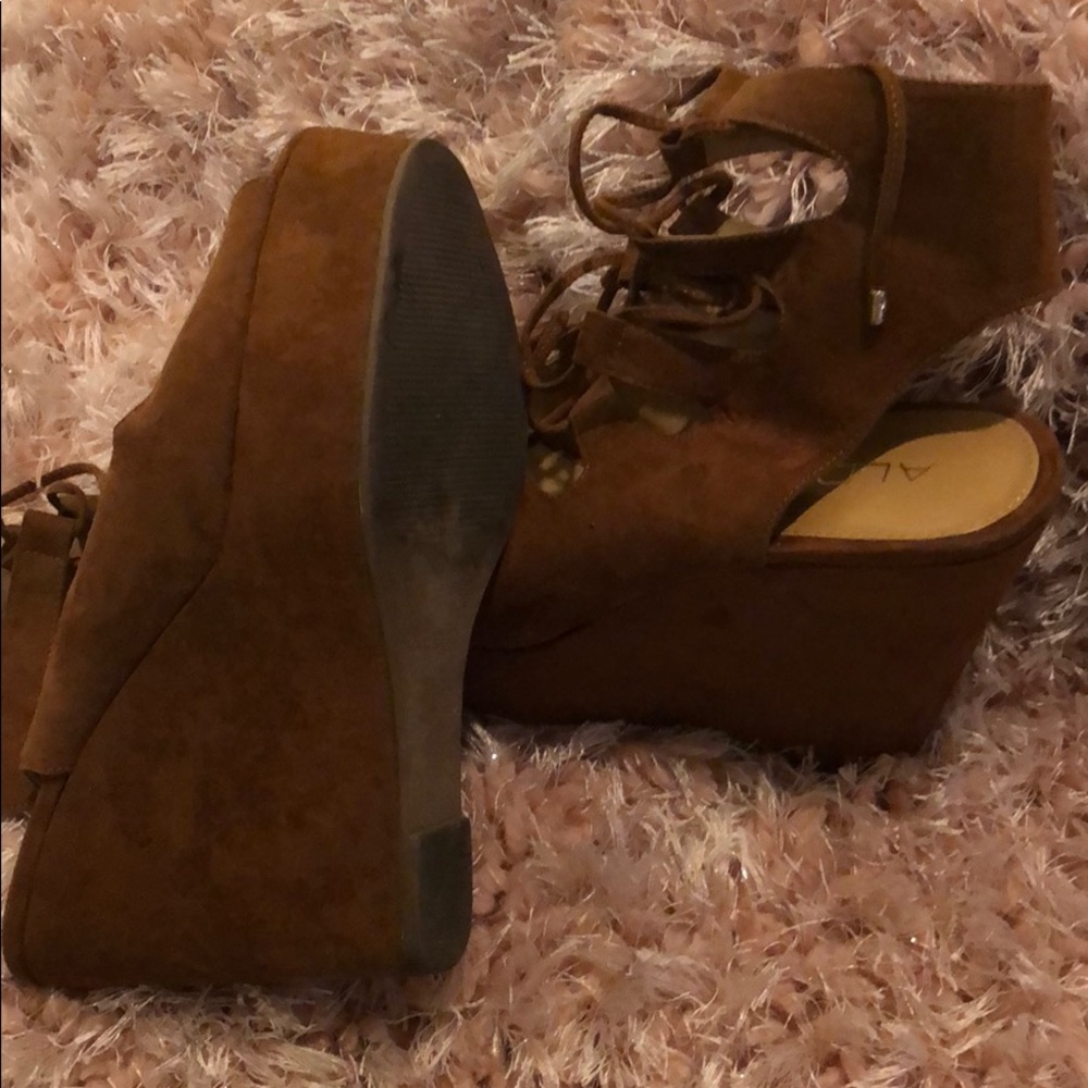 ALDO Sandals - Picture 2 of 2